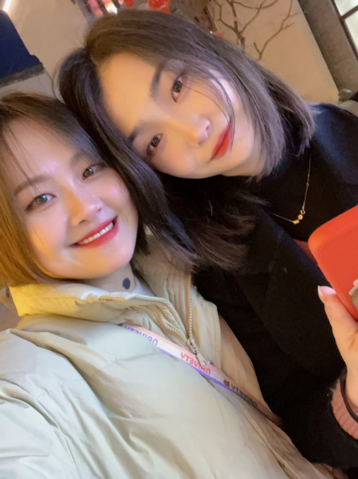 王洁和李欢的日常合影，图片由受访者提供