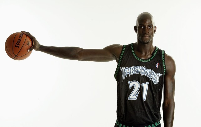 加内特在森林狼队拥有多少项第一