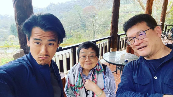 与女伴游日本被拍|彭于晏|胡歌_新浪新闻