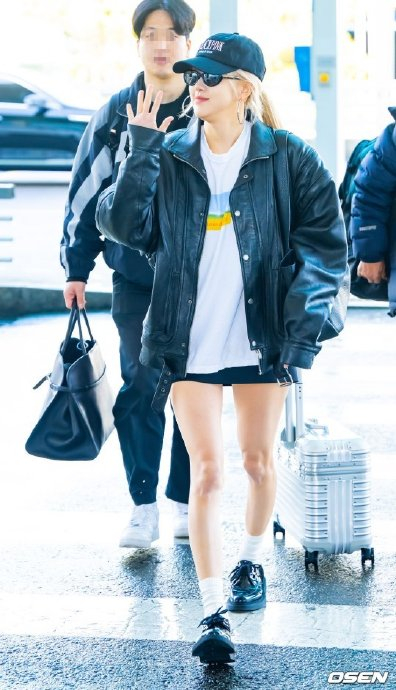 今日戴着blackpink帽子出国的ros07……|blackpink|ros07_新浪