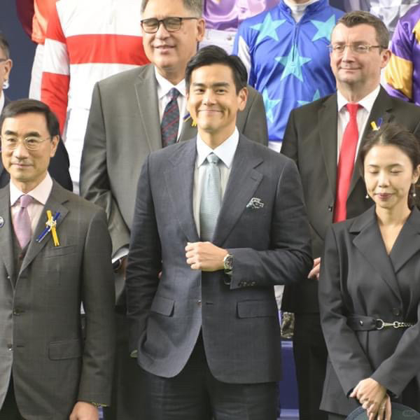 与女伴游日本被拍|彭于晏|胡歌_新浪新闻