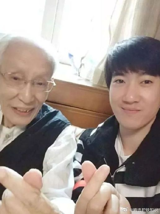 常远##美妆v赏#常远说:我爷爷是常宝华,大爷常宝霆,叔叔常贵田,一家