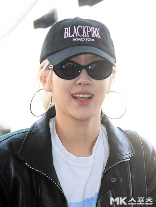 今日戴着blackpink帽子出国的ros07……|blackpink|ros07_新浪