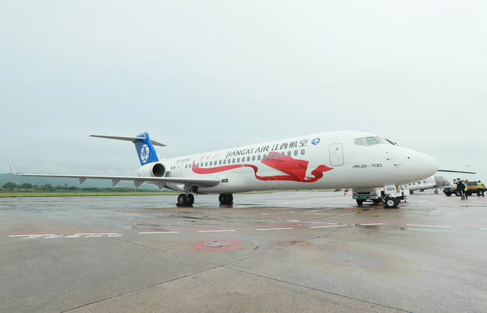 笔者个人非常喜欢江西航空的“井冈山”号ARJ21的涂装