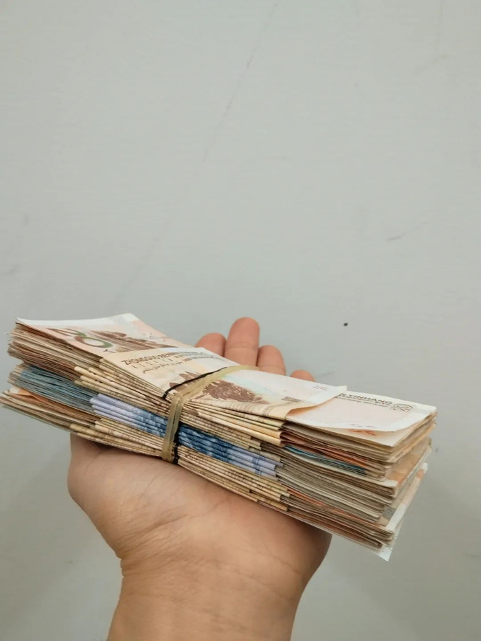 重新用回现金后,年轻人终于攒下钱了|卡里_新浪新闻