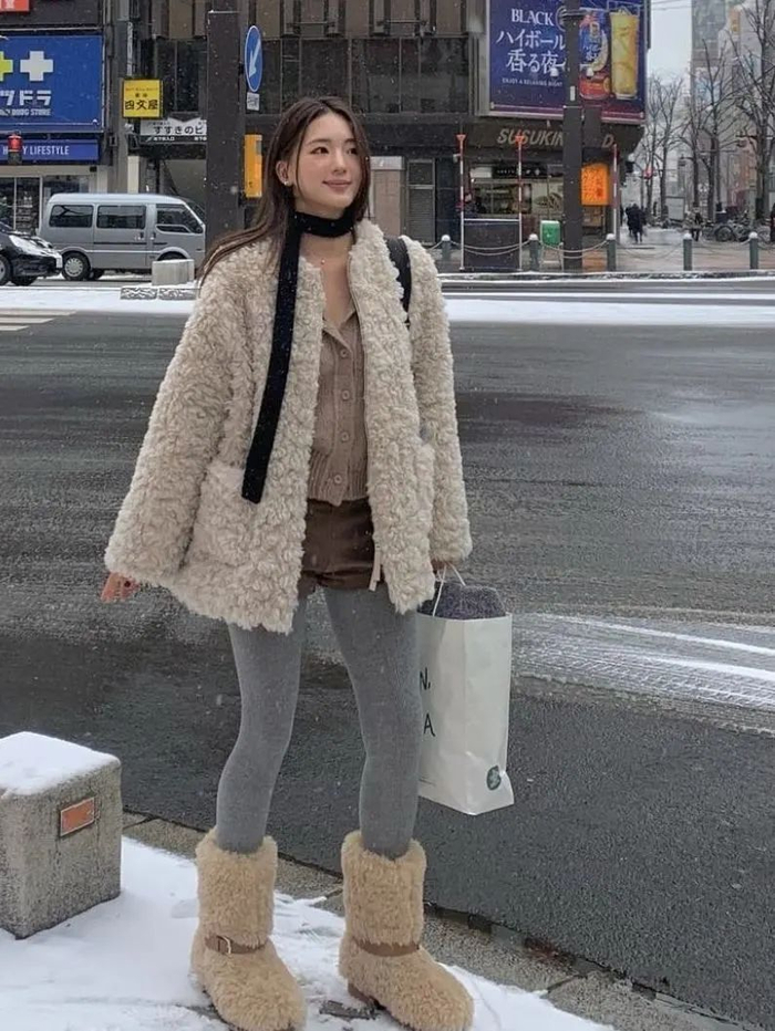 过年还可以和小香风外套一起穿,灰色打底袜 黑色乐福鞋或者玛丽珍皮鞋