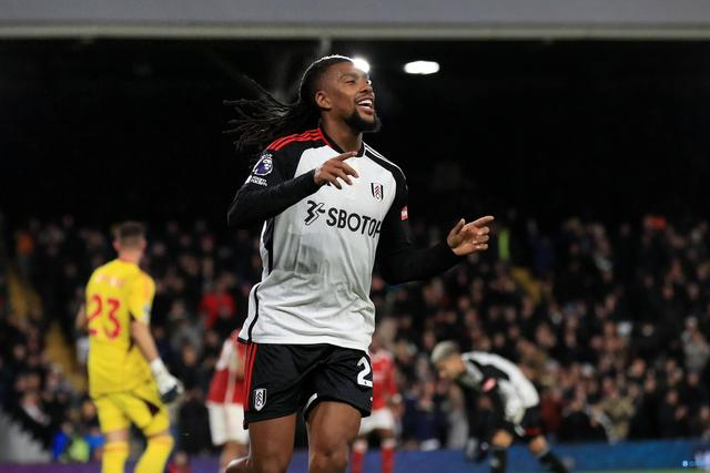 伊沃比:触球时我就观察了门将站位,他没有看到我射出的球路|亚历克斯