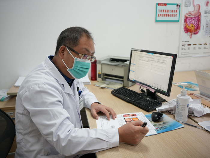 2·26特别策划|吴东方:在燕郊出诊九年的北京医生|吴东方|医疗|癌症