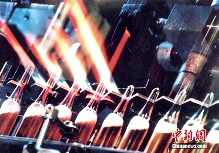 图为娃哈哈成功开发出的儿童营养液