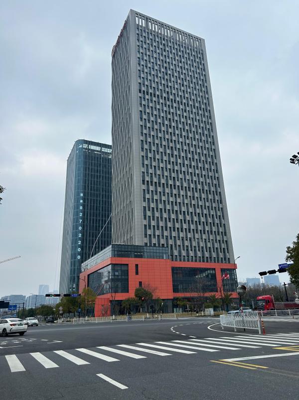 去年底,娃哈哈集团总部搬迁至位于杭州萧山区的新大楼
