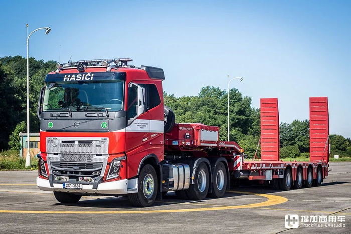 低顶驾驶室工程版保险杠750马力的消防牵引车这台沃尔沃fh16真特殊