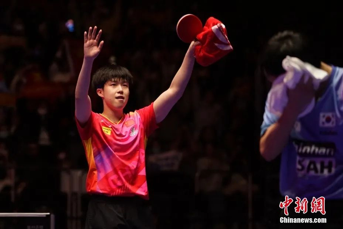 图为王楚钦在半决赛中。中新社记者 刘旭 摄
