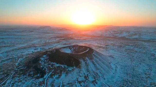 乌兰察布乌兰哈达6号火山高空拍摄和3号火山日落