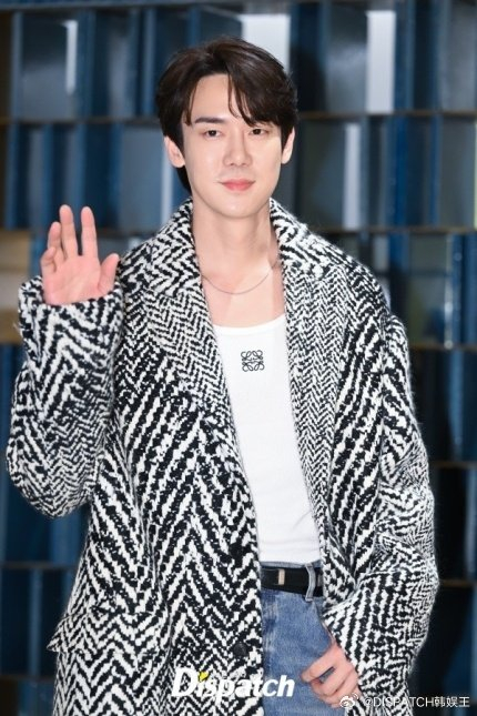 26日,演员出席了某品牌在首尔举行的宣传活动|演员|柳演锡|品牌_新浪