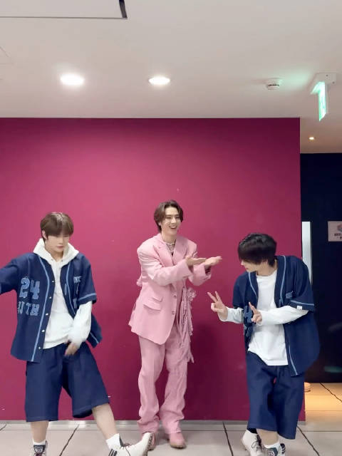 240225got7official金有谦红色相机更新1minute