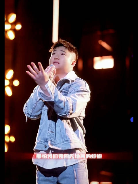 白小白又出新歌了,歌名叫《致未来的你我》,很喜欢这词