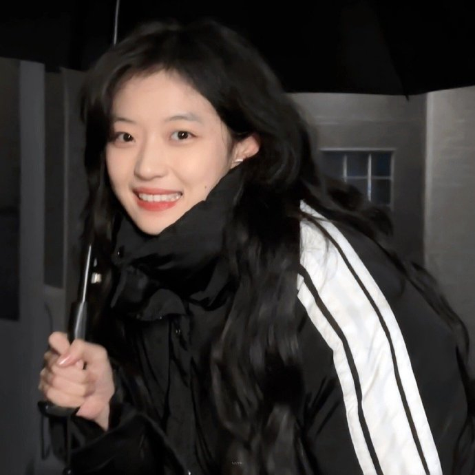 孙千也是头像大户,会被每个时期的她美到,好漂亮好松弛|孙千_新浪新闻