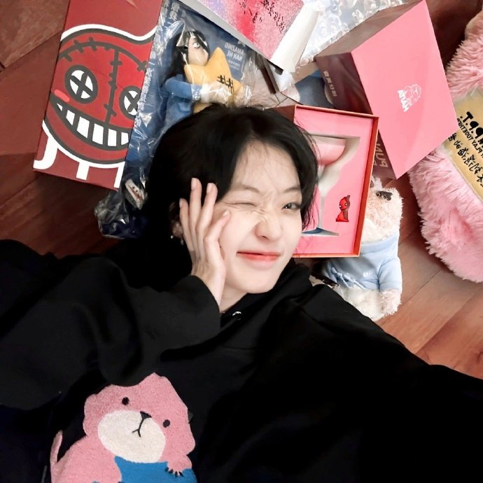 孙千也是头像大户,会被每个时期的她美到,好漂亮好松弛|孙千_新浪新闻