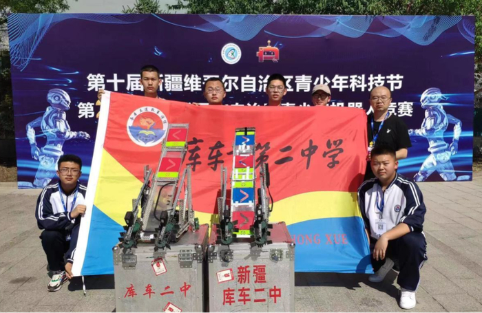 库车市第二中学温宿县第二小学先后被中国科协,自治区科协授予科学