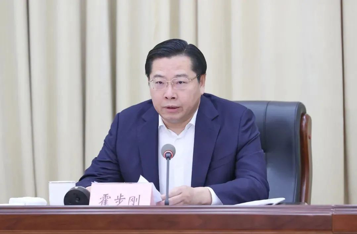 上述报道显示,辽宁省政府党组成员,副省长霍步刚已任省委常委.