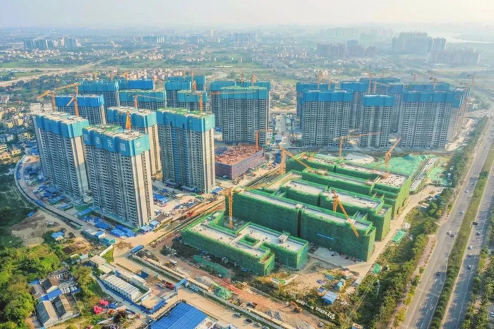 2月20日，走进江东新区椰青园S01项目，现场塔吊林立，一派火热施工景象。孙士杰 实习生 秦玲莉 摄