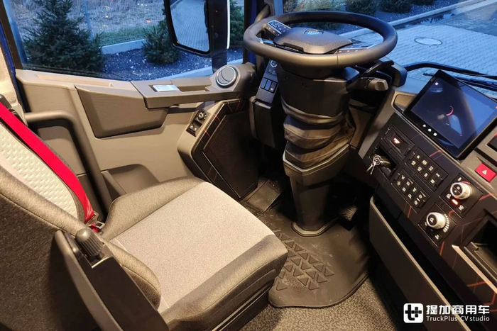 2024款雷诺thigh旗舰卡车已正式交付实拍带你看它到底有哪些不一样