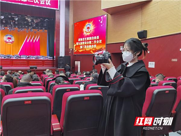 新春走基层·小镇青年丨95后"妹子"用镜头讲好芷江故事|芷江|故事