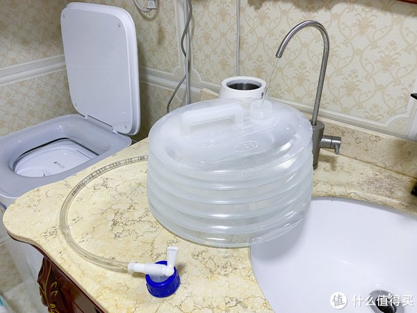 以前露营基本都是必备2桶农夫山泉5l的矿泉水,不仅携带麻烦也挺费钱