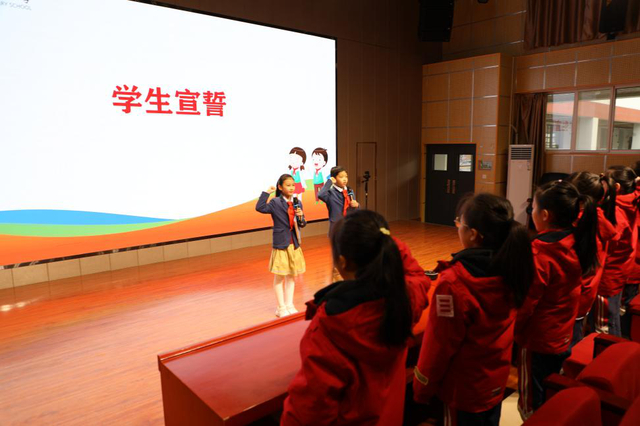 沈子熙,周梦瑶,王梓琳,邓斯瑜,余诗涵五名同学荣获2023年度"红领巾