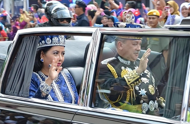 马来西亚新国王上任:身价404亿,学霸王后很抢眼|马来西亚|易卜拉欣|新