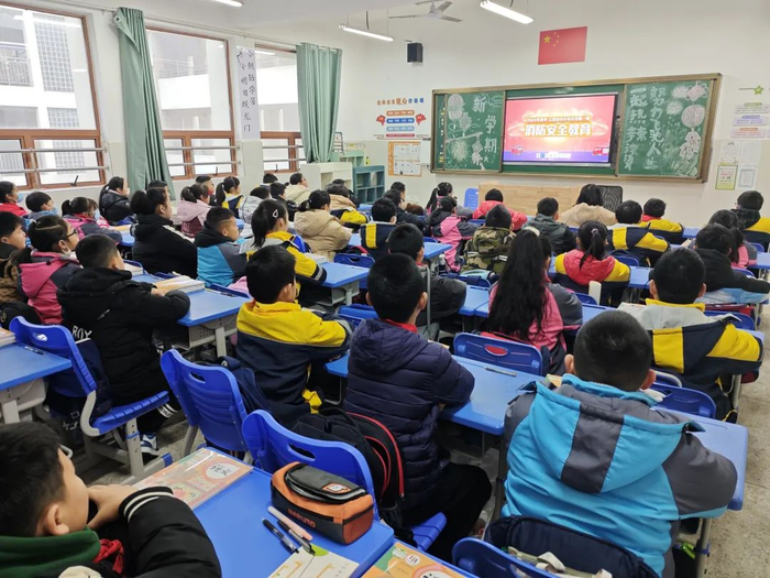 岁有新芽神兽归龙记者直击南昌中小学开学首日
