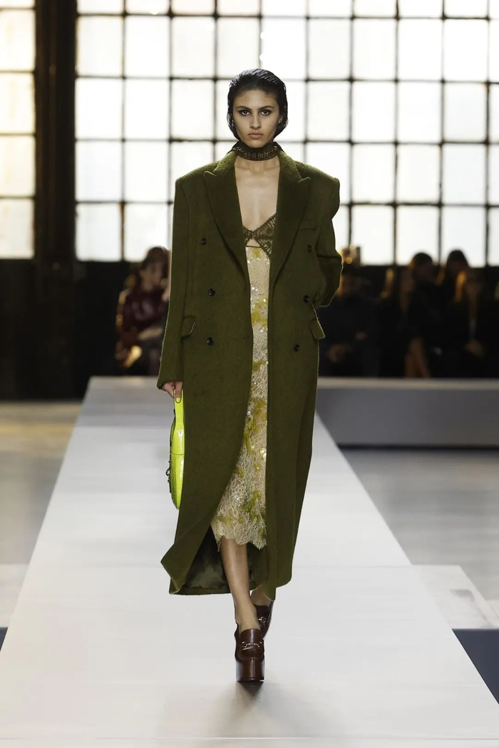 才刚开年,这gucci秀场就带头卷起来了嘞!__财经头条