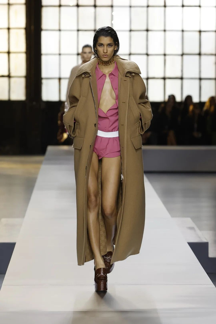 才刚开年,这gucci秀场就带头卷起来了嘞!__财经头条