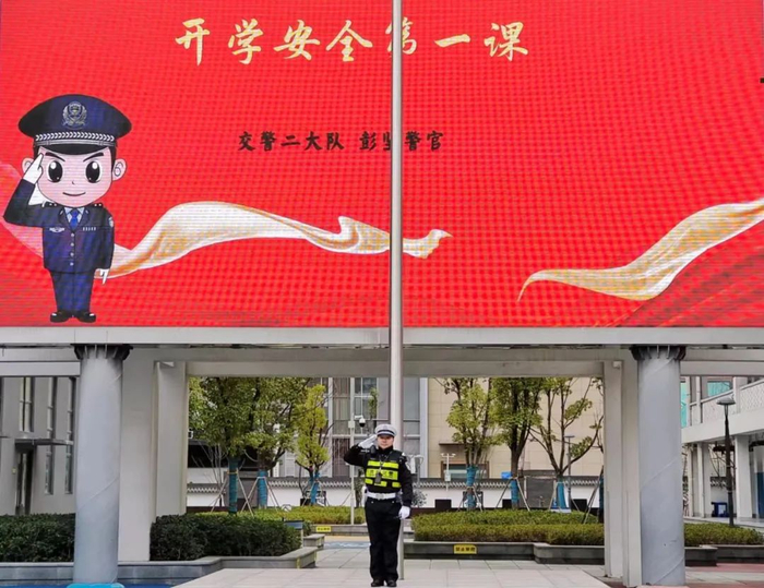 修文县第二小学开学现场▲贵阳市实验小学贵安新区新学期开学现场当天