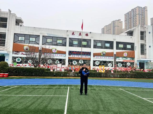 灞桥区东城二小:龙行龘龘启新篇 美美与共向未来|中国_新浪新闻