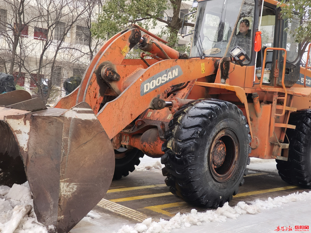 岳阳鑫恒机械工程有限公司:铲雪除冰,全力以赴保障城区道路畅通|岳阳