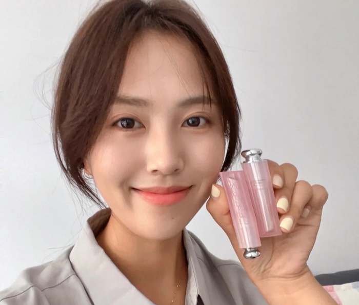 一抹即变玻璃唇,秒变时尚girl!|dior|迪奥|素颜_新浪新闻