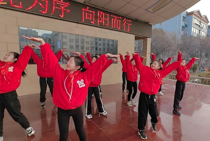 济南市东方双语实验学校开元校区举行新学期开学典礼