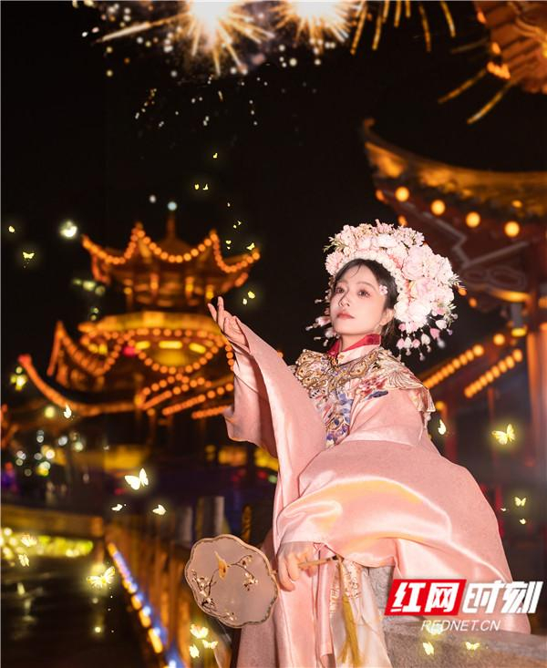 新春走基层·小镇青年丨95后"妹子"用镜头讲好芷江故事|芷江|故事