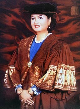 马来西亚新国王上任:身价404亿,学霸王后很抢眼|马来西亚|易卜拉欣|新