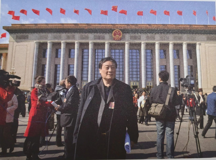 作为一名全国人大代表，宗庆后肩负着光荣的使命。图片来源：浙商杂志