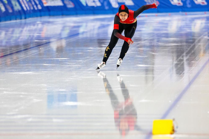 "十四冬":速滑赛场新星闪耀|速度滑冰|金牌|十四冬_新浪新闻