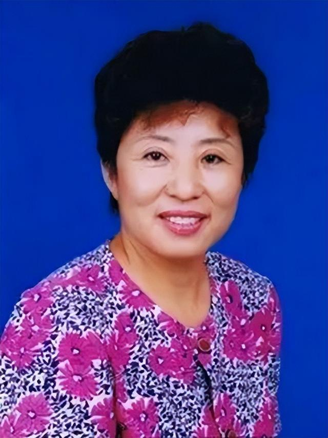 70年代红极一时 80年代歌厅卖唱只给4块钱 歌唱家边桂荣如今还好吗