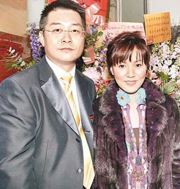 那个从容美好的小恩子在风雨后,披着彩虹走向不被定义