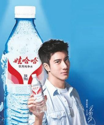 宗庆后曾在采访中提到,王力宏当时是新人,只是在美国唱歌,在中国大陆