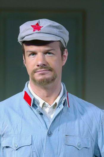 2006年，话剧《红星照耀中国》 定妆照。图源：新浪娱乐