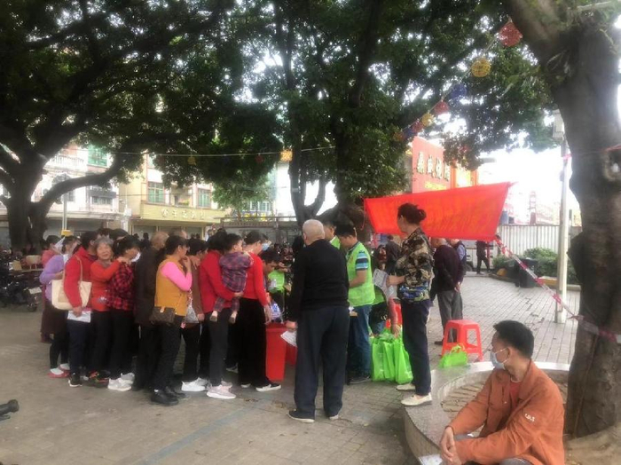 花都区狮岭镇开展"低碳生活新时尚,垃圾分类不能少"主题宣传