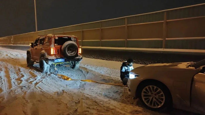 冀a56n80车主找到了,是个帅小伙|王女士|高架桥|拖车_新浪新闻