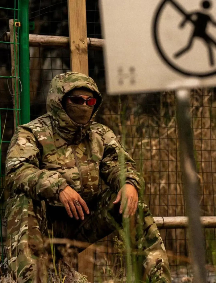 作为本次唯一上榜的军鸟,无疑与drake,virgil等人的上身有着很大的