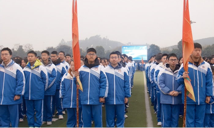 开学第一天,成都蒲江校园春意盎然